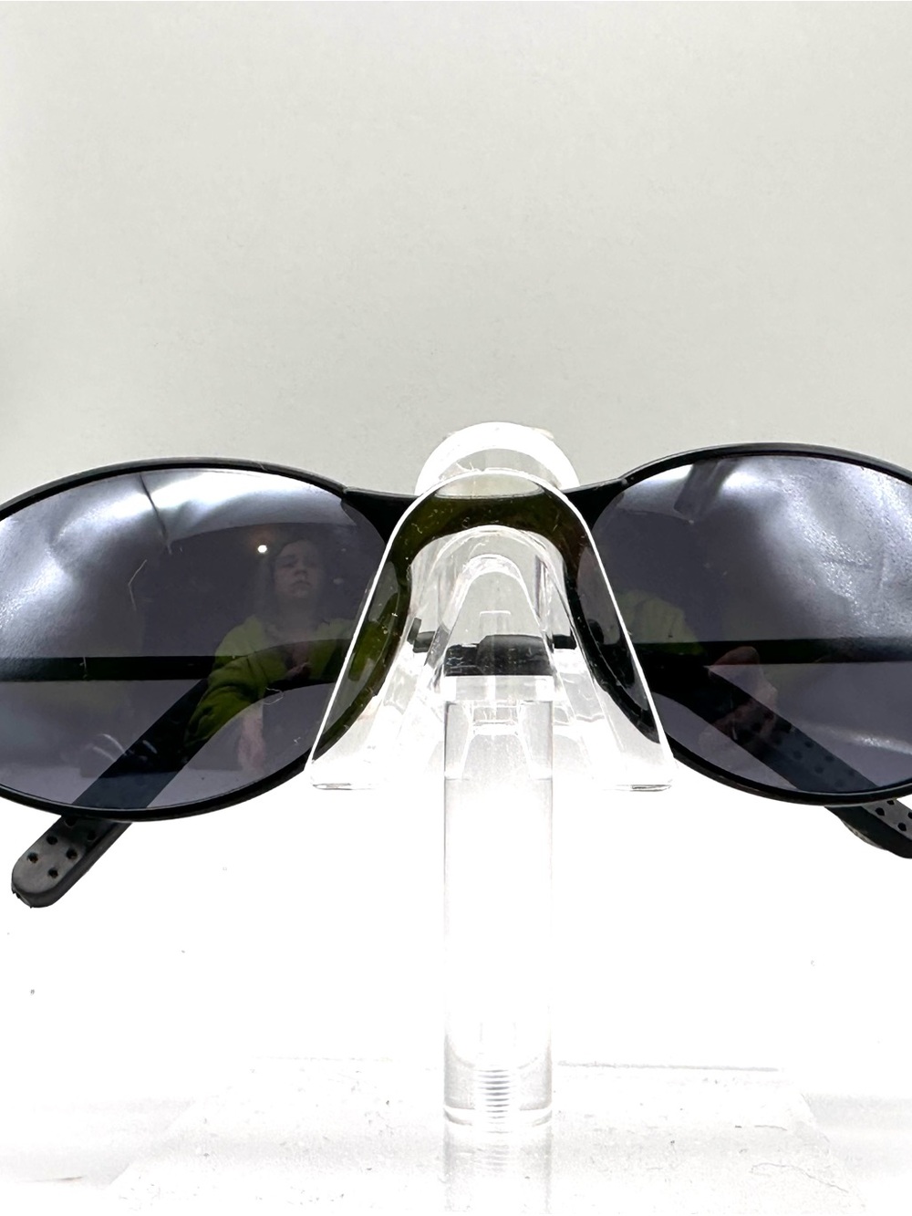 Tommy Hilfiger Mens Black Oval Sunglasses Vintage Metal Frame NW-UT Logo